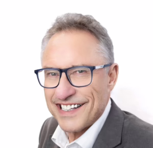 Image of Richard Thompson smiling at the camera